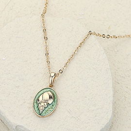 Conch Shell Colored Metal Pendant Necklace