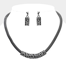 Embossed Metal Mesh Chain Necklace