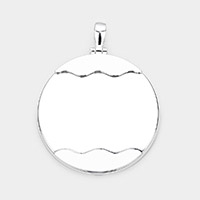 Wave Detailed Metal Round Pendant