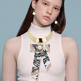 Pearl Pointed Zebra Patterned Oversized Bow Pendant Statement Necklace