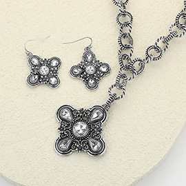 Antique Metal Western Style Pendant Necklace