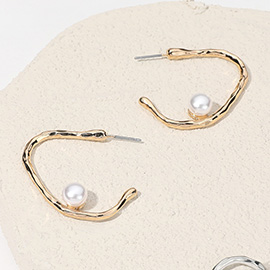 SECRET BOX_14K Gold Dipped Pearl Pointed Hammered Metal Hoop Earrings