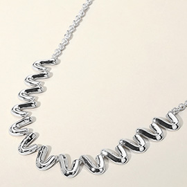 Abstract Wavy Charm Beaded Necklace