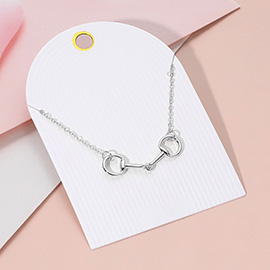 Metal Horsbit Pendant Necklace