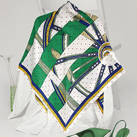 Geometric Pattern Printed Triangle Shape Scarf